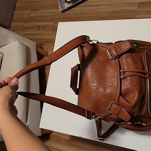 Lovely convertible backpack in brown-chestnut color vegan leather - Picture 8 of 14